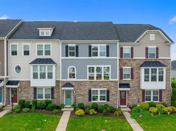 4046 Overview Dr, Canonsburg, PA 15317