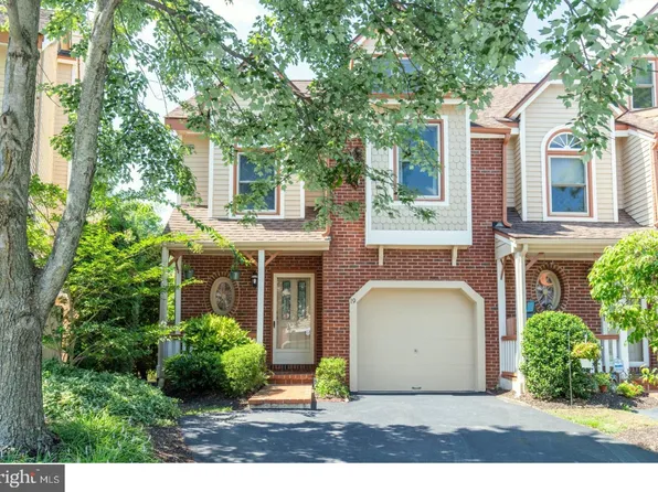 19 Sturbridge Ln, Chesterbrook, PA 19087