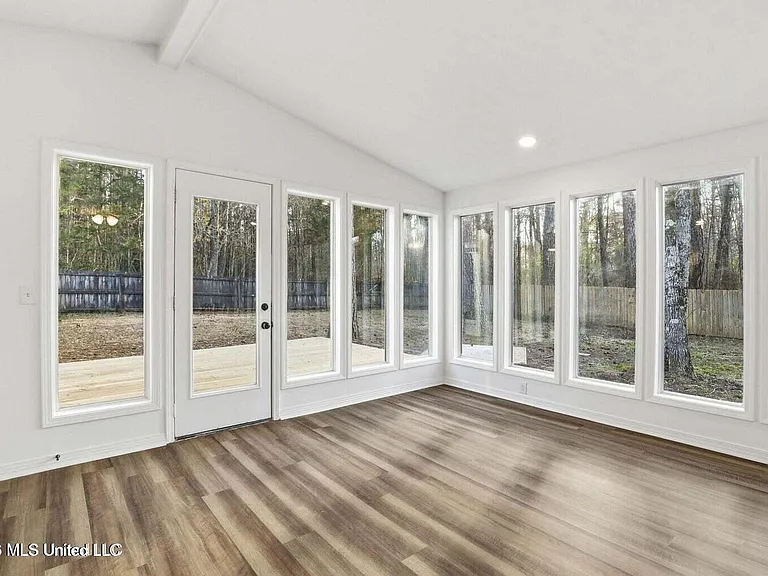 409 Arundel Dr — Photo 12