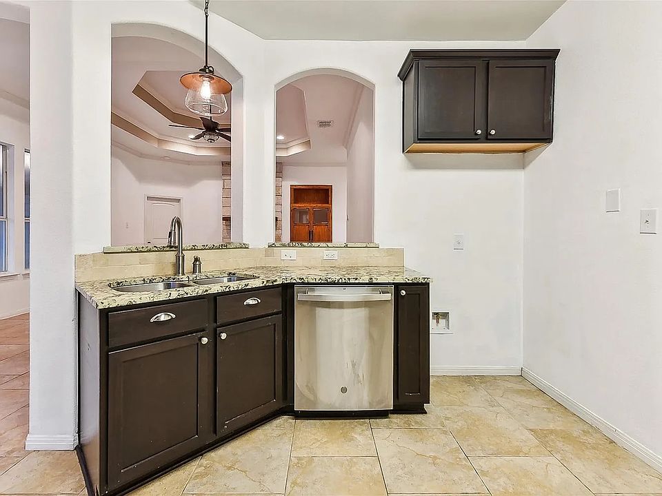 1st image of 2 Rock Hollow Cir #2