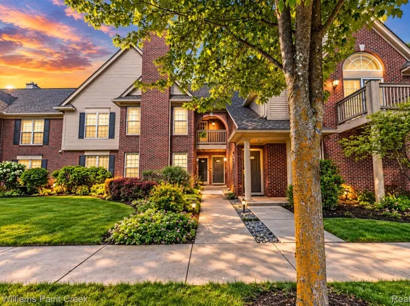 28569 Carlton Way Dr, Novi, MI 48377