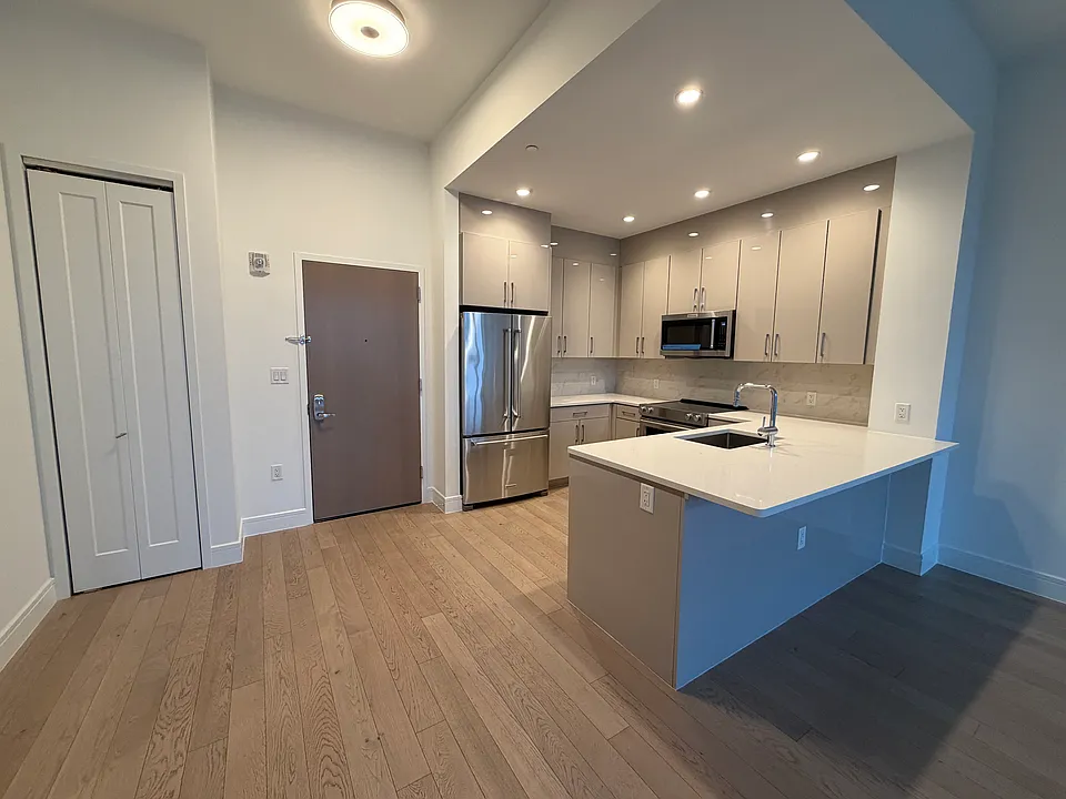 691 Anderson Ave #1