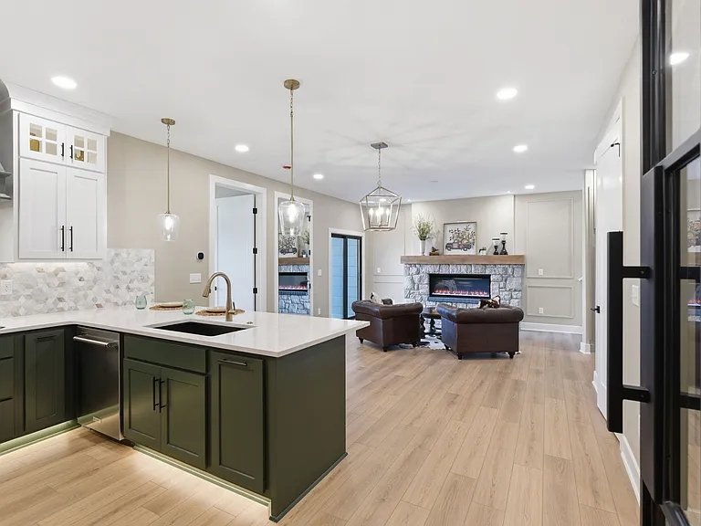 2134 E Beaumont St — Photo 15