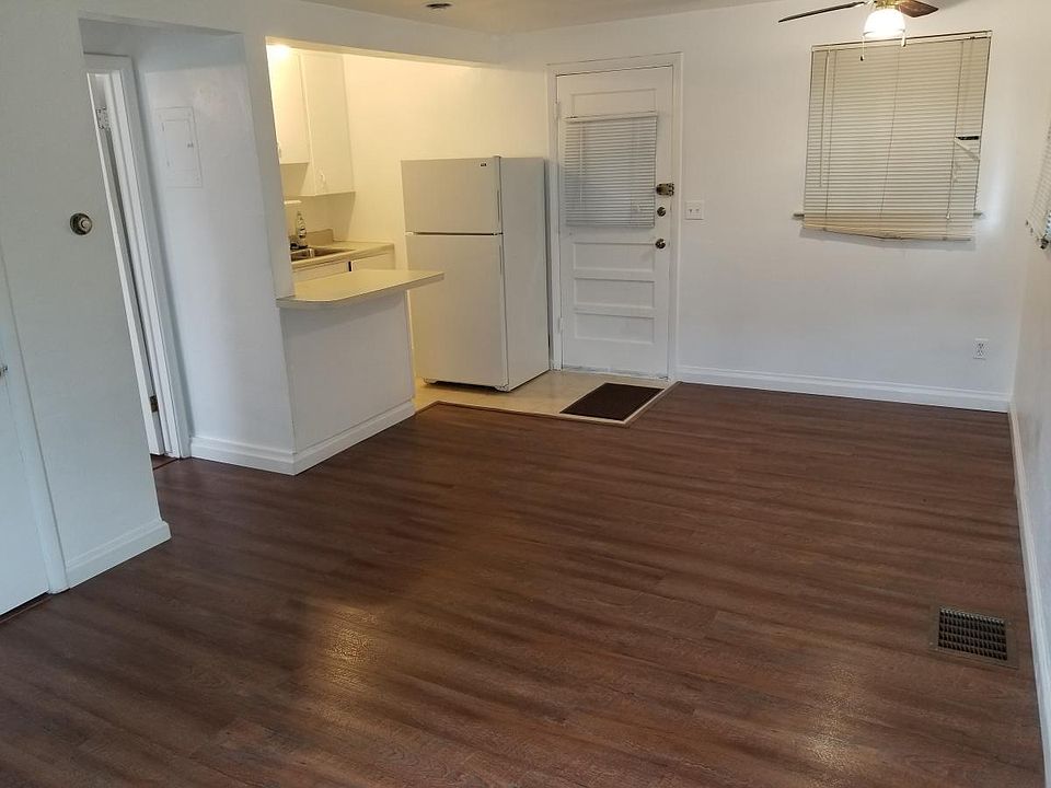 2nd image of 9 N Clarkson St