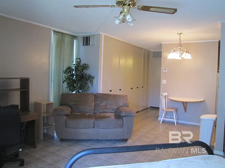 1050 Seacliff Dr N #1050 — Photo 3