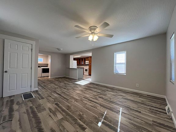 3rd image of 464 Manning St