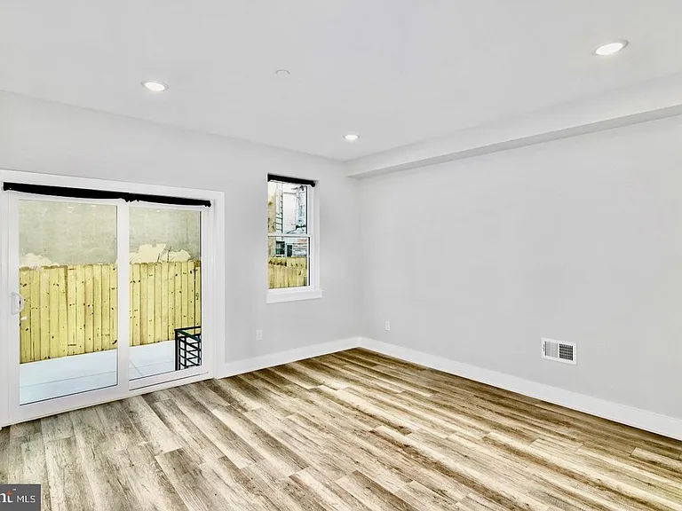 Brand New Luxury Apartments — Photo 3