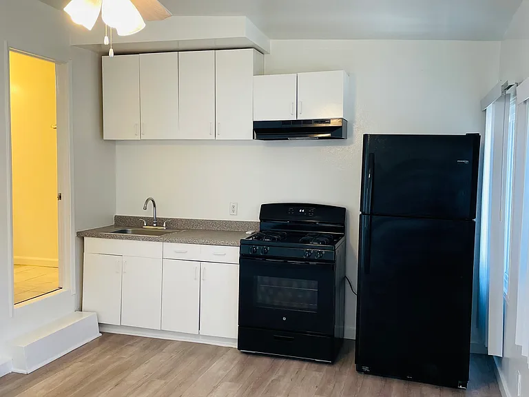 10809 Lindbrook Dr #10 — Photo 4