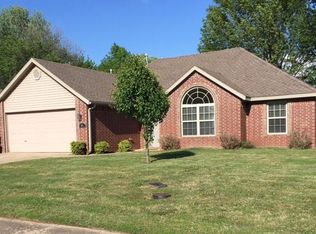 1907 SW East St, Bentonville, AR 72712