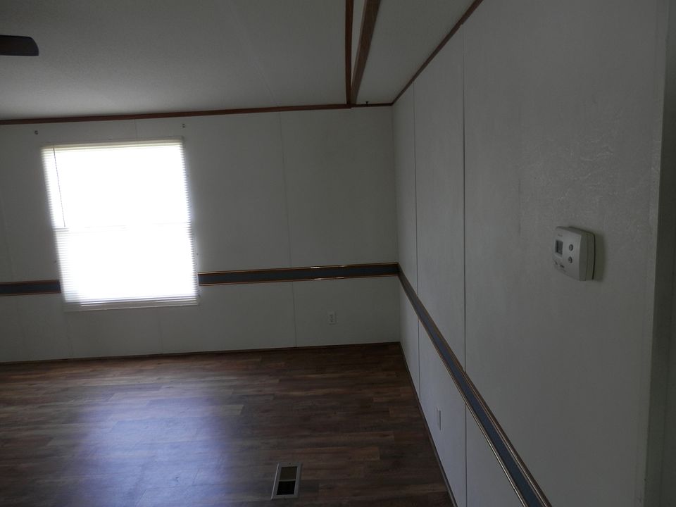 1st image of 102 Valerie Ln