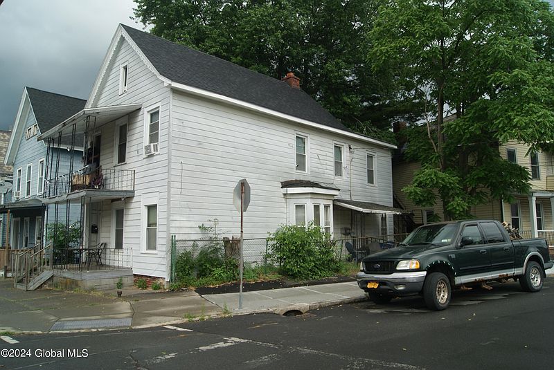 3rd image of 37 Watervliet Avenue