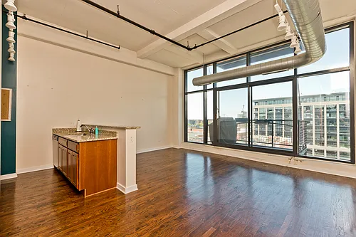 1224 W Van Buren St #622 Photo 1