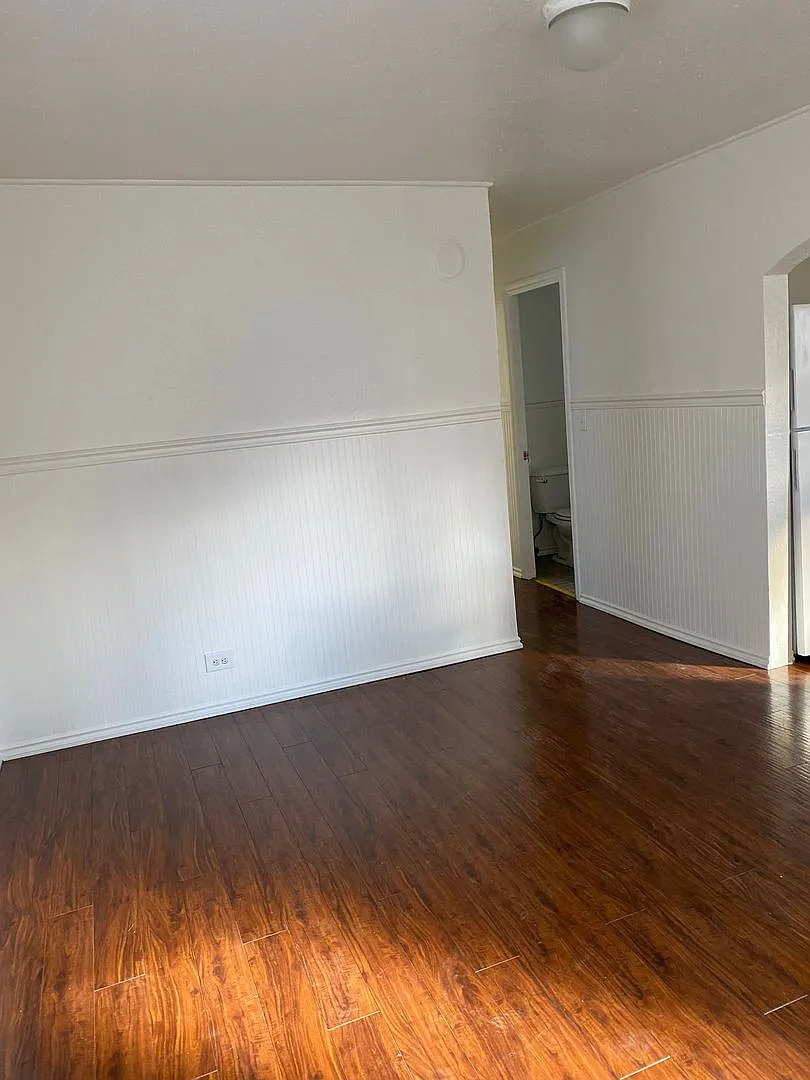 Small Two Bedroom House — Photo 3