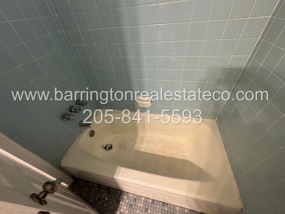 5th image of 1625 1st St NE