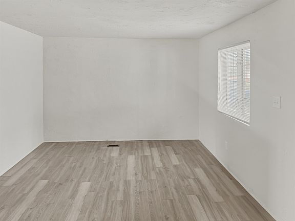 4th image of 262 Red Cliffs Dr
