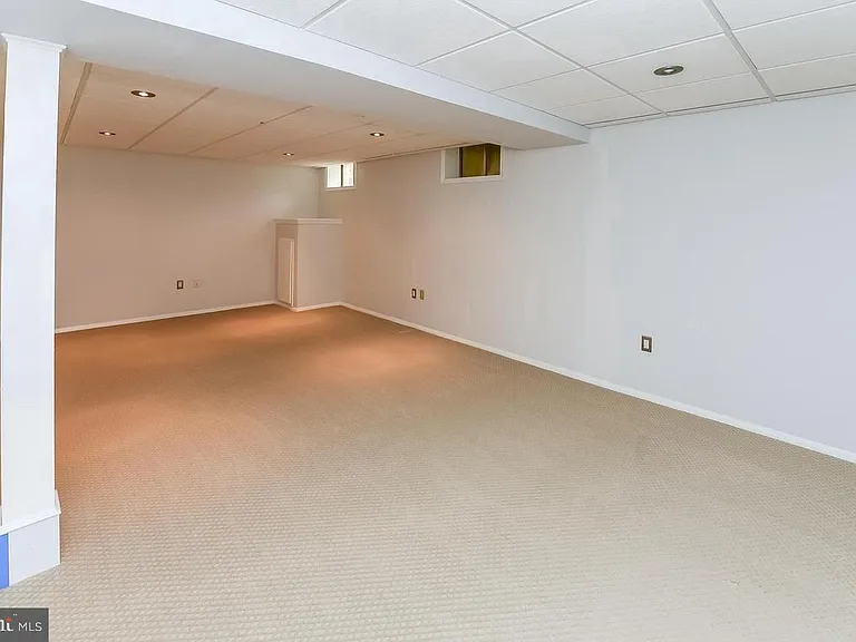 71 Versailles Blvd — Photo 14