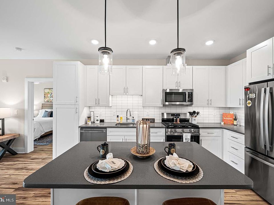 1st image of 703 Rice Blvd #103
