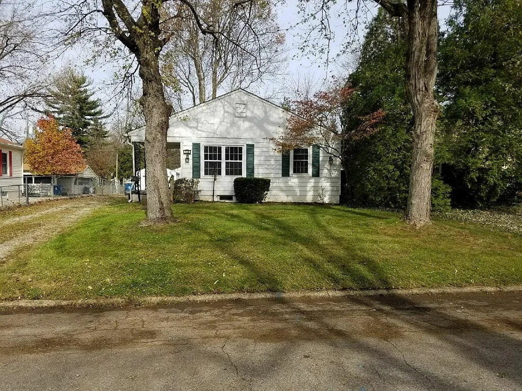 1828 E 64th St photo 1