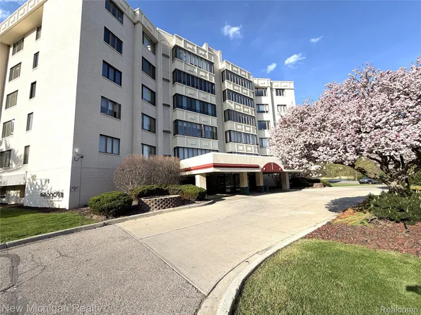 43000 Twelve Oaks Crescent Dr APT 2033, Novi, MI 48377