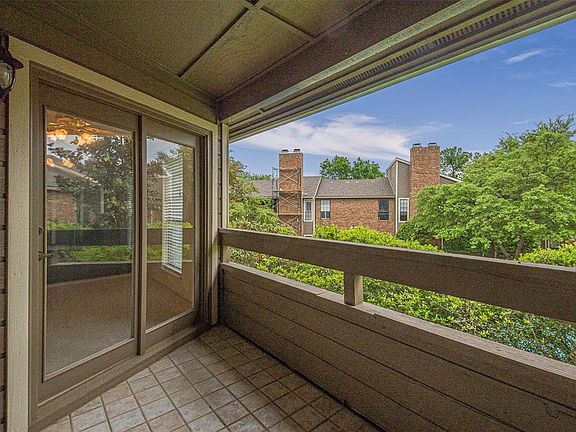 2nd image of 1104 Riverchase Ln Unit 206