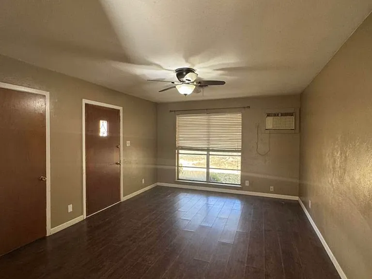 8900 Acacia Ln — Photo 3