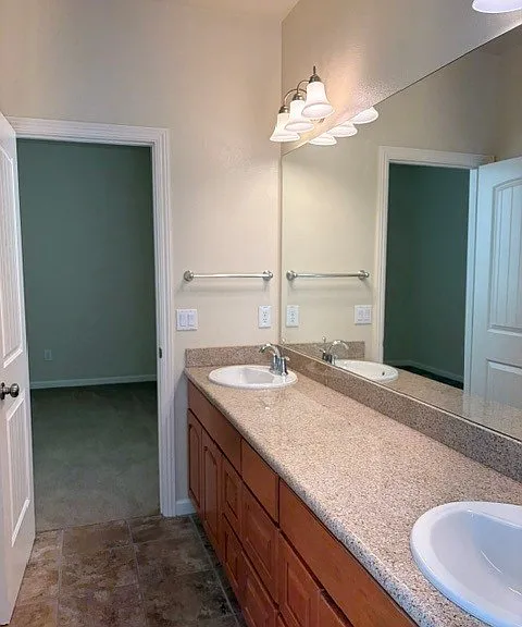 165 Stonegate Cir #B — Photo 13