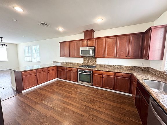 3rd image of 7006 N Mariposa Ln