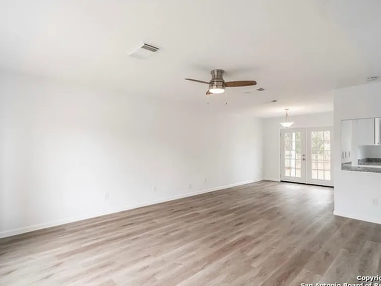 9718 Astin Pl — Photo 2