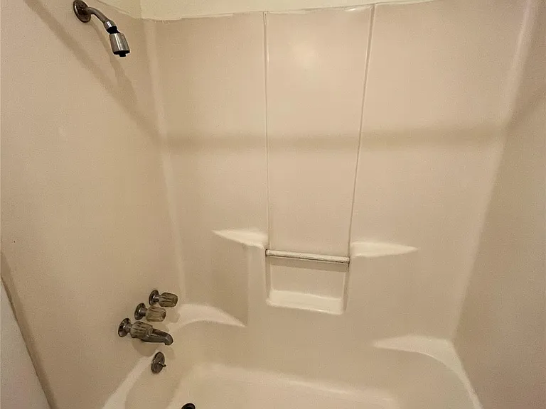 905 Fieldwood Dr #B — Photo 16