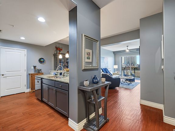 4th image of 215 Center #408