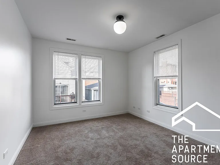 2522 N Artesian Ave — Photo 8