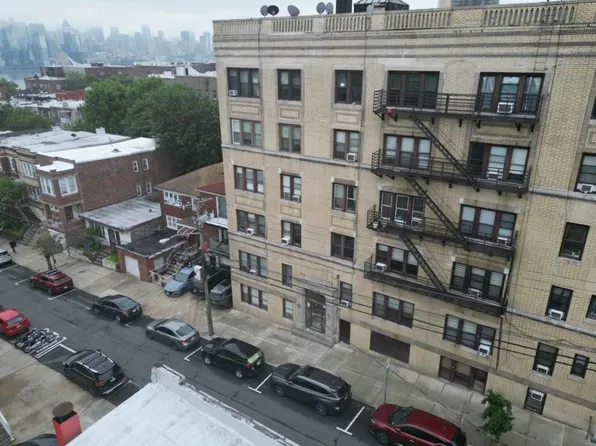 61 65th Street image 14 of 17