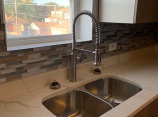 8136 S Kedzie Ave FLOOR 2R, Chicago, IL 60652