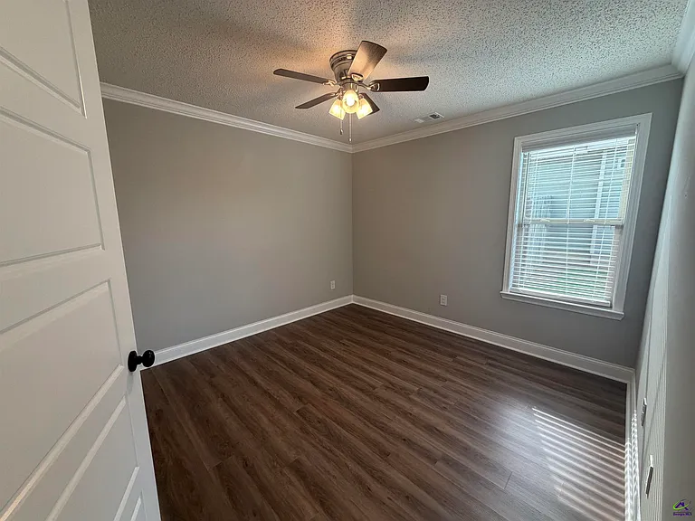521 Edgarton Way — Photo 16