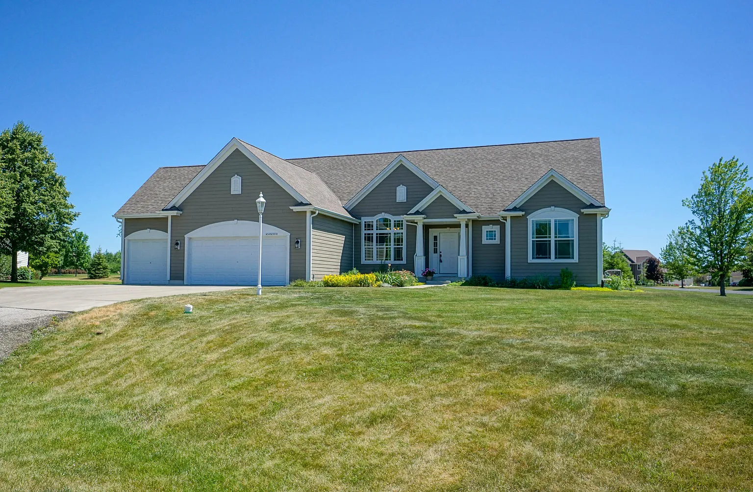 W349N5830 Sunflower Ct photo 1