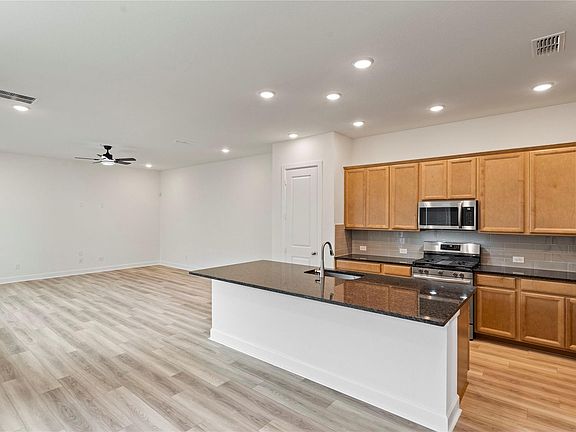 5th image of 1511 Emma Lake Dr