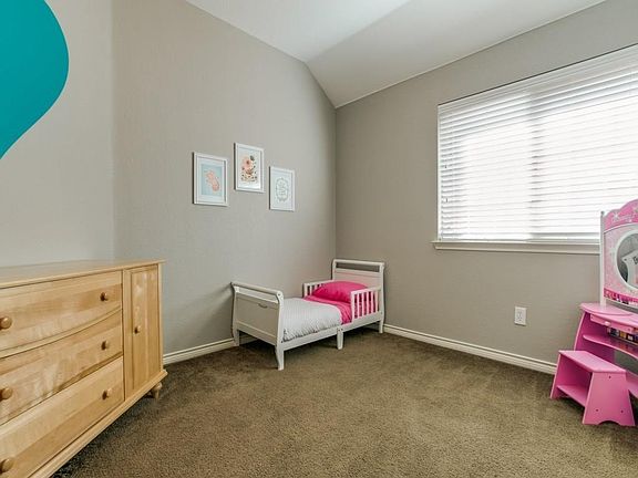 4th image of 4129 Plymouth Dr