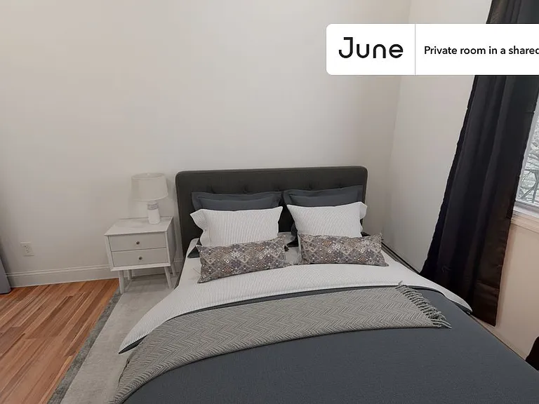 1110 Halsey St #A — Photo 2