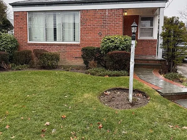 16714 Jewel Ave, Fresh Meadows, NY 11365
