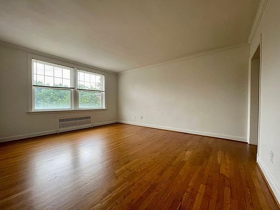 2nd image of 807 Westwood Dr #3S