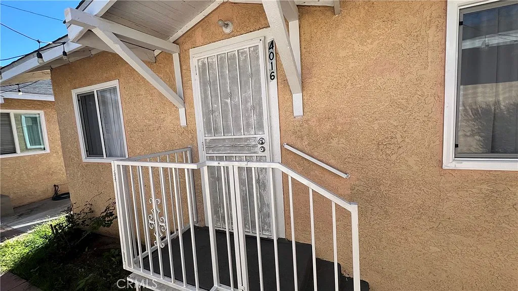 2 bed, 700 sqft, $3,100 — Photo 2
