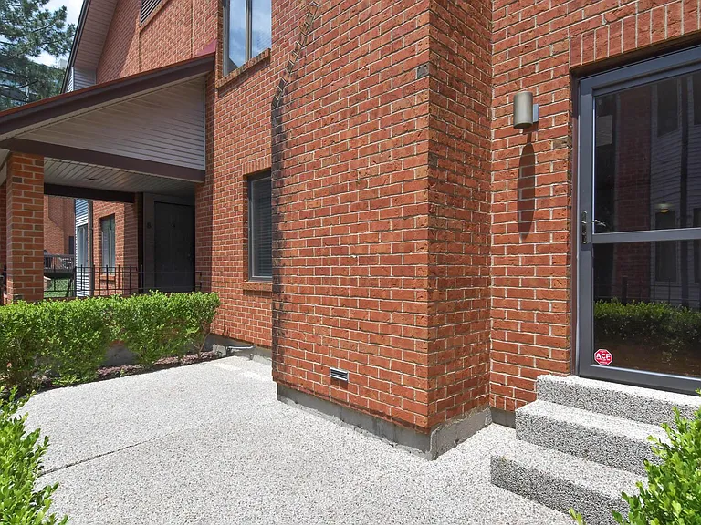 4444 Lindell Blvd #7 — Photo 11