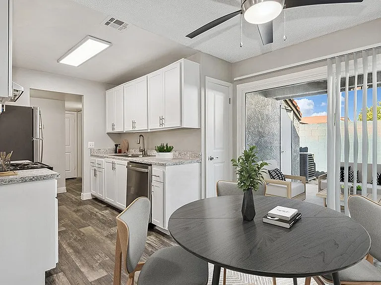 The Peaks on 4th Apartments — Photo 5