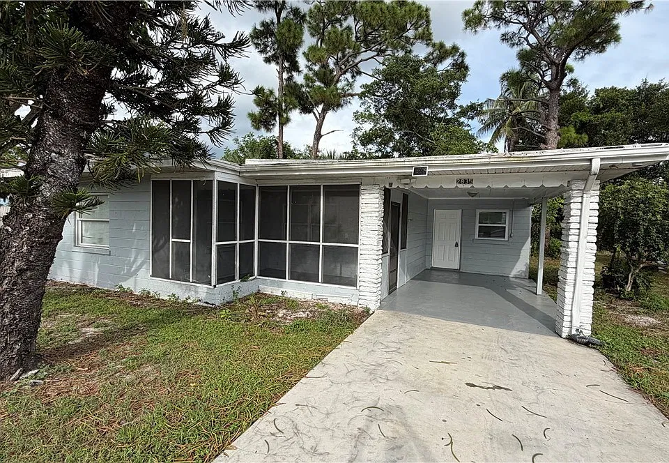2835 Evans Ave