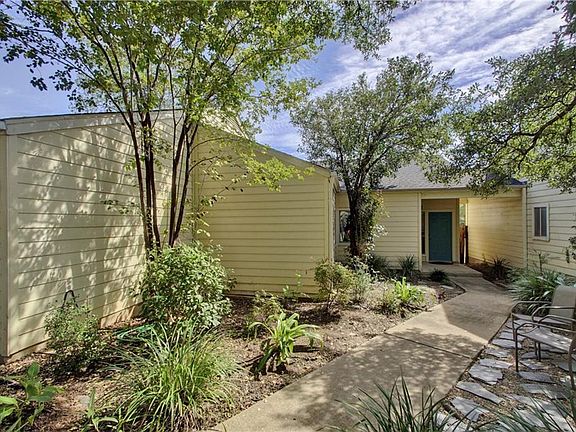 2nd image of 307 N Cuernavaca Dr APT J