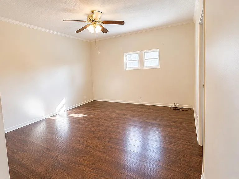 208 1/2 E Cherry St #1 — Photo 9