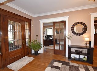 1120 W Downer Pl, Aurora, IL 60506