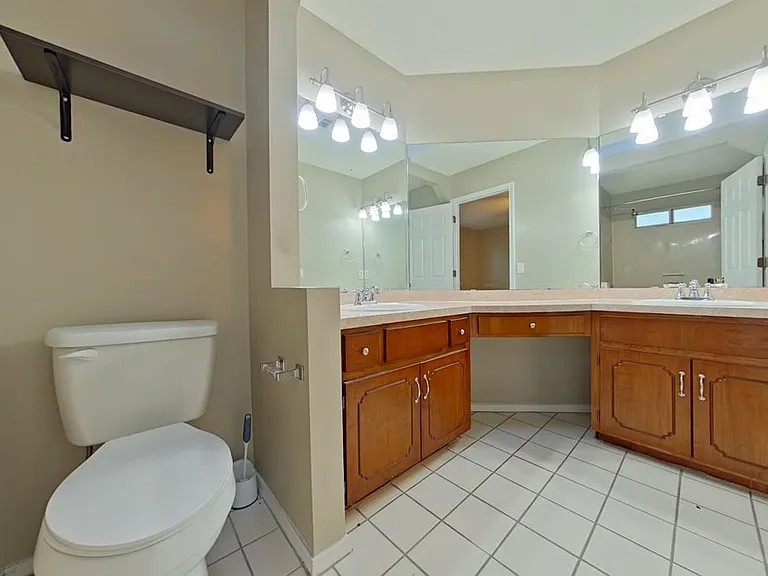 24 Neptune Dr — Photo 13