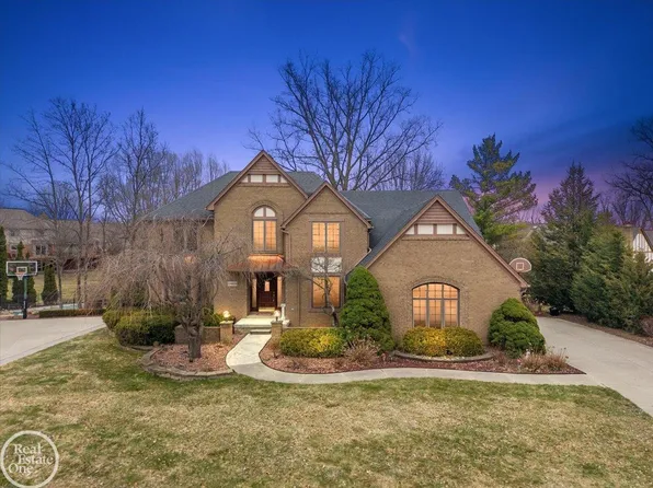 54168 Overbrook Ct, Shelby Township, MI 48316