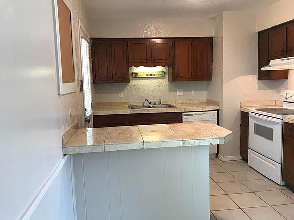 5th image of 382 Nancy Dr